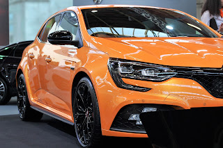 Une Renault Megane orange