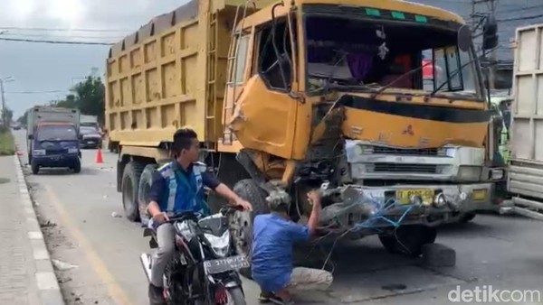 Rem Blong, Truk Tabrak Angkot-Motor di Pematangsiantar,5 Orang Alami Luka-luka 