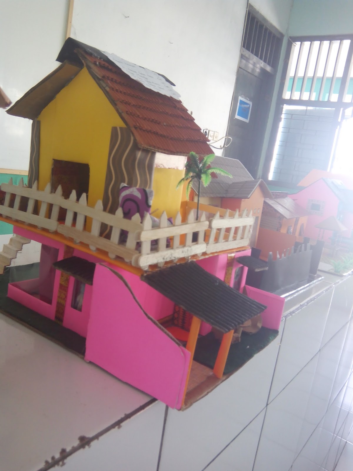 RUMAH KARYA CANTIK MINIATUR RUMAH DARI  KARDUS  SISA