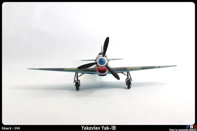 Pose des trains principaux du Yak-1B