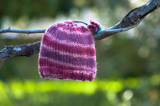 alt="knitting, free pattern, tricot, gorro, instruções passo a passo, karma rosários4, hat"