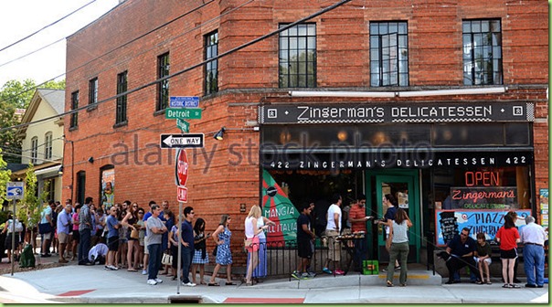 customers-wait-to-enter-zingermans-delicatessen-e64h51