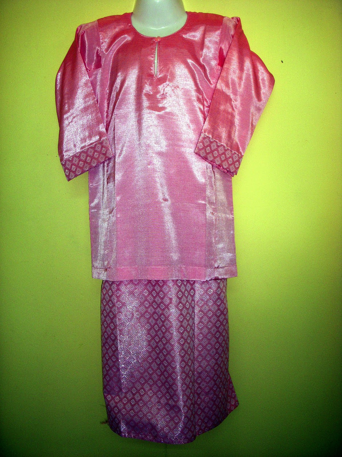 T-shirt Muslimah: Baju Kurung dan Kebaya