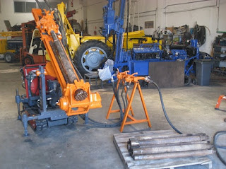 Drilling machine with dawn the hole hammer