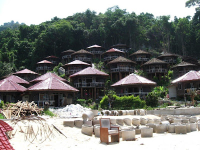 Dad in addition to fille gear upward to banking enterprise check the fish bestthailandbeaches: Perhentian Islands.