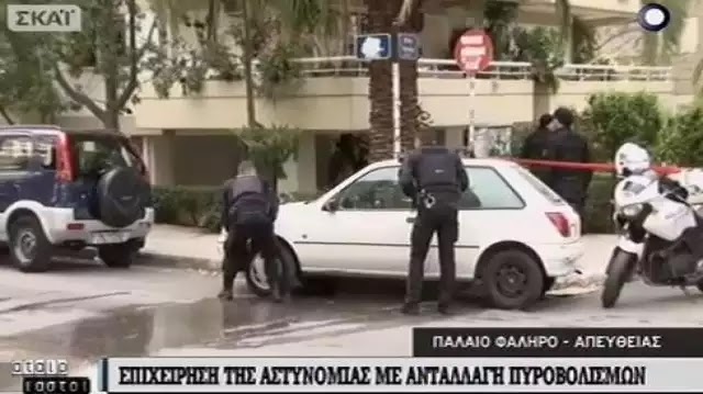 Επιχείρηση της αστυνομίας σε πολυκατοικία στο Π. Φάληρο μετά από ληστεία.Είχαν δέσει ηλικιωμένη γυναίκα και την βασάνιζαν[Βίντεο]