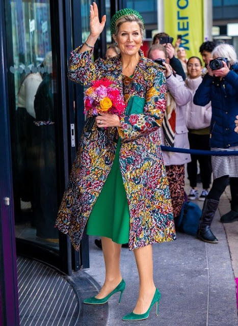 Queen Maxima wore a floral brocade long coat by Oscar de la Renta. The Queen wore a green v-neck midi dress by Natan