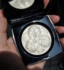 Chanel Camelia De Plumes Highlighting Powder for Holiday 2014