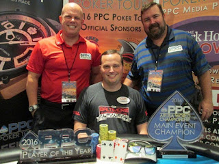 Sandy Swartzbaugh and Bryan Oulton of the PPC posing with Aruba Main Event winner Stephen Deutsch