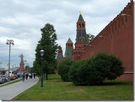 Kremlin mur le long de la moscova