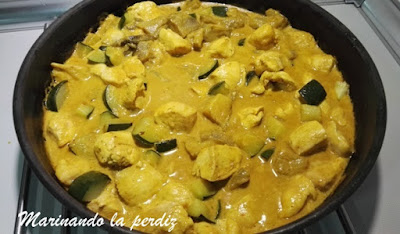 Pollo al curry de Madrás con calabacín y berenjena