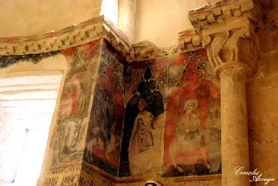 Bellos frescos, de intensos colores en el interior de la iglesia romanica San Miguel de San Esteban de Gormaz