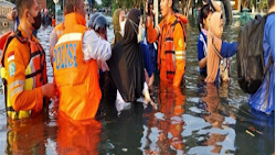 Akibat Tanggul Jebol, Pelabuhan Tanjung emas Semarang Banjir 