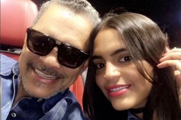 Rafa Rosario da a conocer imagen de su novia y la confunden con su hija