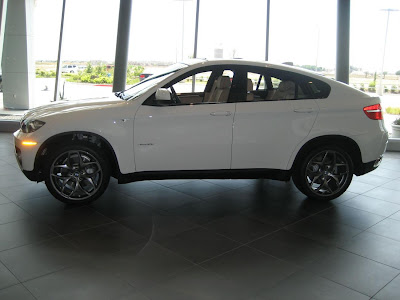 Alpine White bmw X6 50i with 21 style 215 black wheels