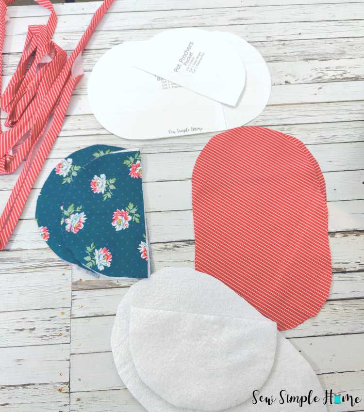 How to Sew Mini Oven Mitts - Free Sewing Pattern!