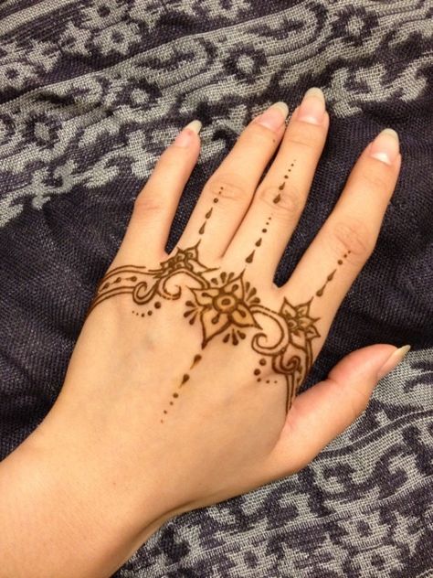 20 Contoh Gambar Henna  Tangan Sederhana Koleksi Kekinian 