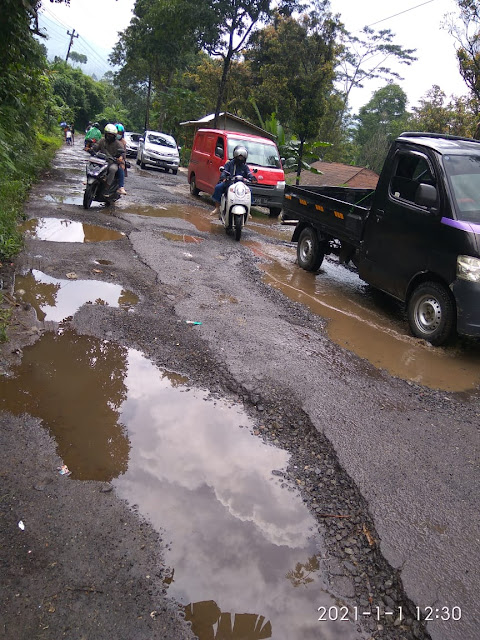 Hanya Ada Di Pemalang, Mr X Penambal Jalan Rusak Ini Ternyata Bukan PNS Atau Pegawai Pemda