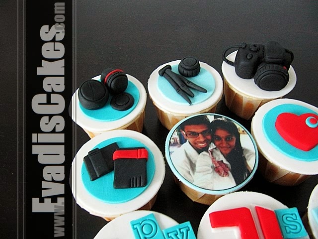 Closer view picture of customize camera cupcakes design