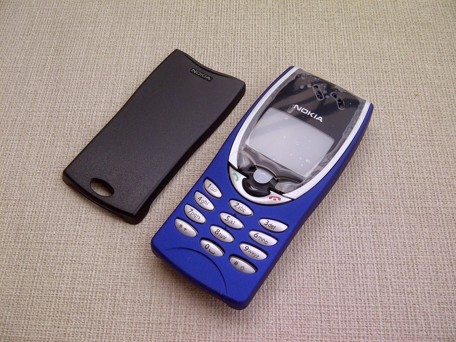 menjual casing handphone tipe lama rare item: nokia 8210