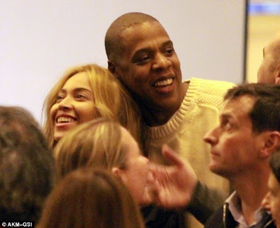 Beyonce And Jay Z Take A Romantic Stroll In The City Of Florence, Italy