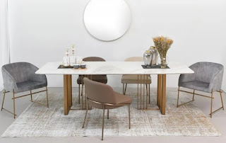 Ruang Makan Modern Dengan Meja Marmer Mewah