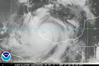 Atlantik aktuell: Hurrikan KARL (Kategorie 3 Saffir Simpson) vor landfall über Veracruz, Mexiko + NASA-Satellitenfoto der 3 aktuellen Hurrikans, 2010, aktuell, Atlantik, Hurrikan Satellitenbilder, Hurrikanfotos, NASA, major hurricane, Mexiko, Veracruz, Hurrikansaison 2010, KARL, Live Stream Satellitenbild, Video Stream, 