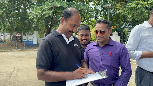  அரச சொத்துக்களை தனியாருக்கு விற்பனை செய்வதை நிறுத்தக் கோரி தொழில் வல்லுநர்களின் தேசிய முன்னணி உடன் தேசிய வளங்களை பாதுகாக்கும் கூட்டணி இணைந்து நடாத்திய கையெழுத்துப் போராட்டம்!