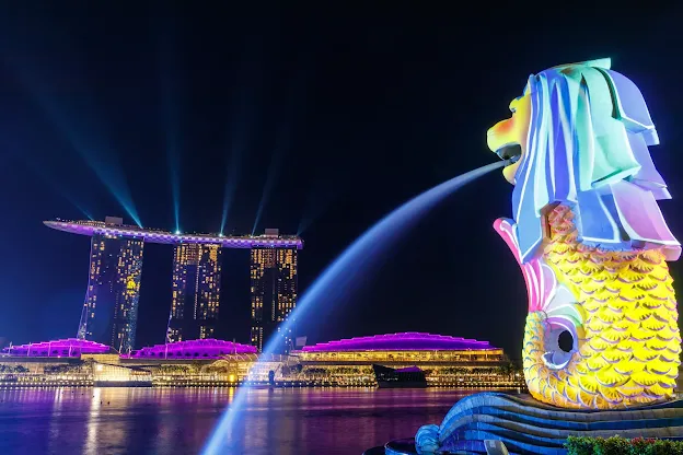 night in Singapore lion fountain