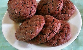 Crisp Chocolate Cookies Recipe @ treatntrick.blogspot,com