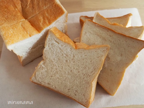 カットした食パン