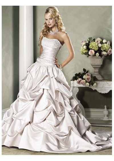 Wedding Gowns  Older Brides on As Well Here We Collect Beautiful Strapless Wedding Gowns For Brides
