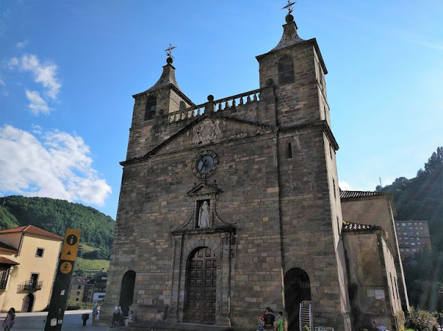 Iglesia Colegiata de Santa María Magdalena en Cangas del Narcea