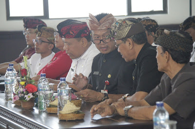 LESTARIKAN BAHASA DAERAH , PEMKAB JEMBRANA GELAR BULAN BAHASA