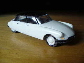 coche miniatura citroën DS 19 tiburón a escala 1:43