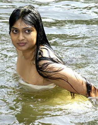 geethu mohandas hot bath scene