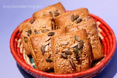 wholegrain_seeded_buns