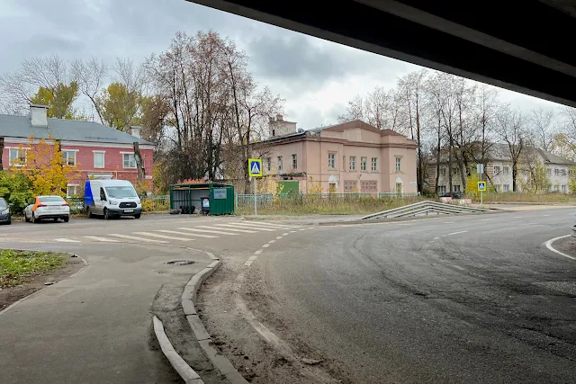 Долгопрудный, Московское шоссе, Лихачёвский проезд, жилой дом 1949 года постройки, заброшенная пожарная часть, общежитие / хостел Like home