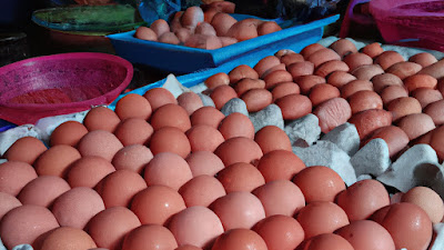 Harga Telur dan Daging Ayam Perlahan Naik di Pasar Pusat Padang Panjang