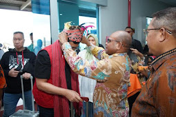 Septianus Lobat Terima Kunjungan Sudin di Bandara Domine Edward Osok Kota Sorong
