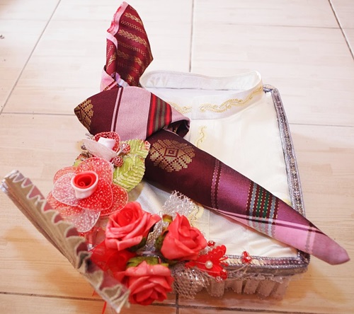 Gambar Gubahan Kain Samping Songket Hantaran - Yumida