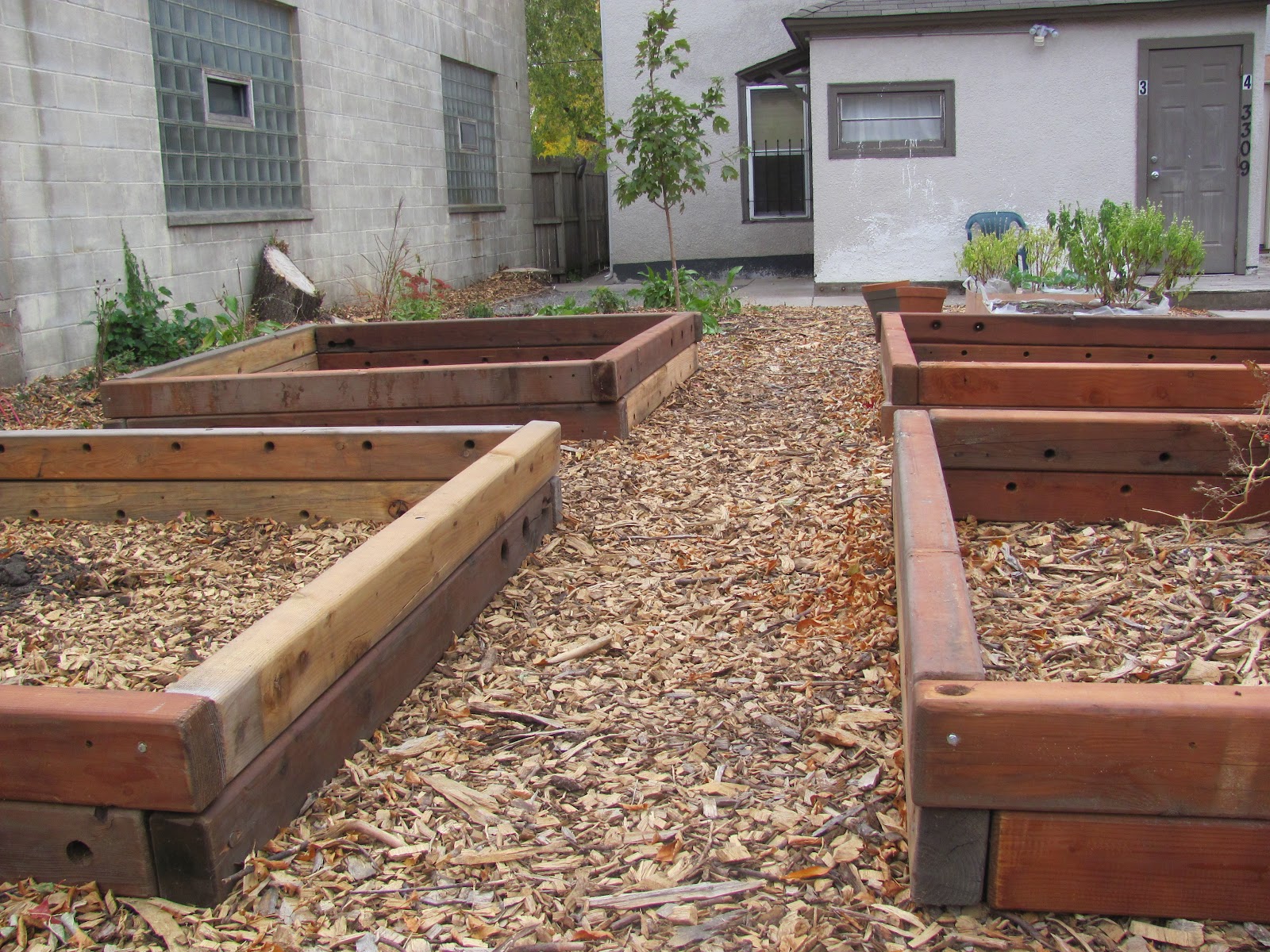 eighth acre farm: building raised garden beds