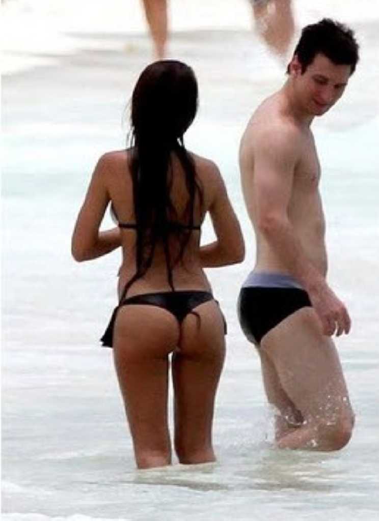 Lionel Messi s Girlfriend Antonella Roccuzzo Bikini Butt Ass Candids