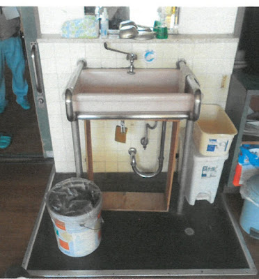 TOTO車いす対応洗面台設置工事の施工前写真