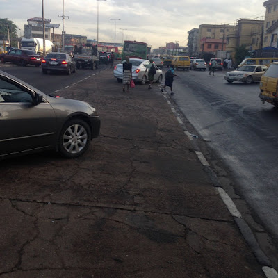 NLC strike: Hoodlums burn tyres, barricades roads to leave commuters stranded in Lagos (Photos)