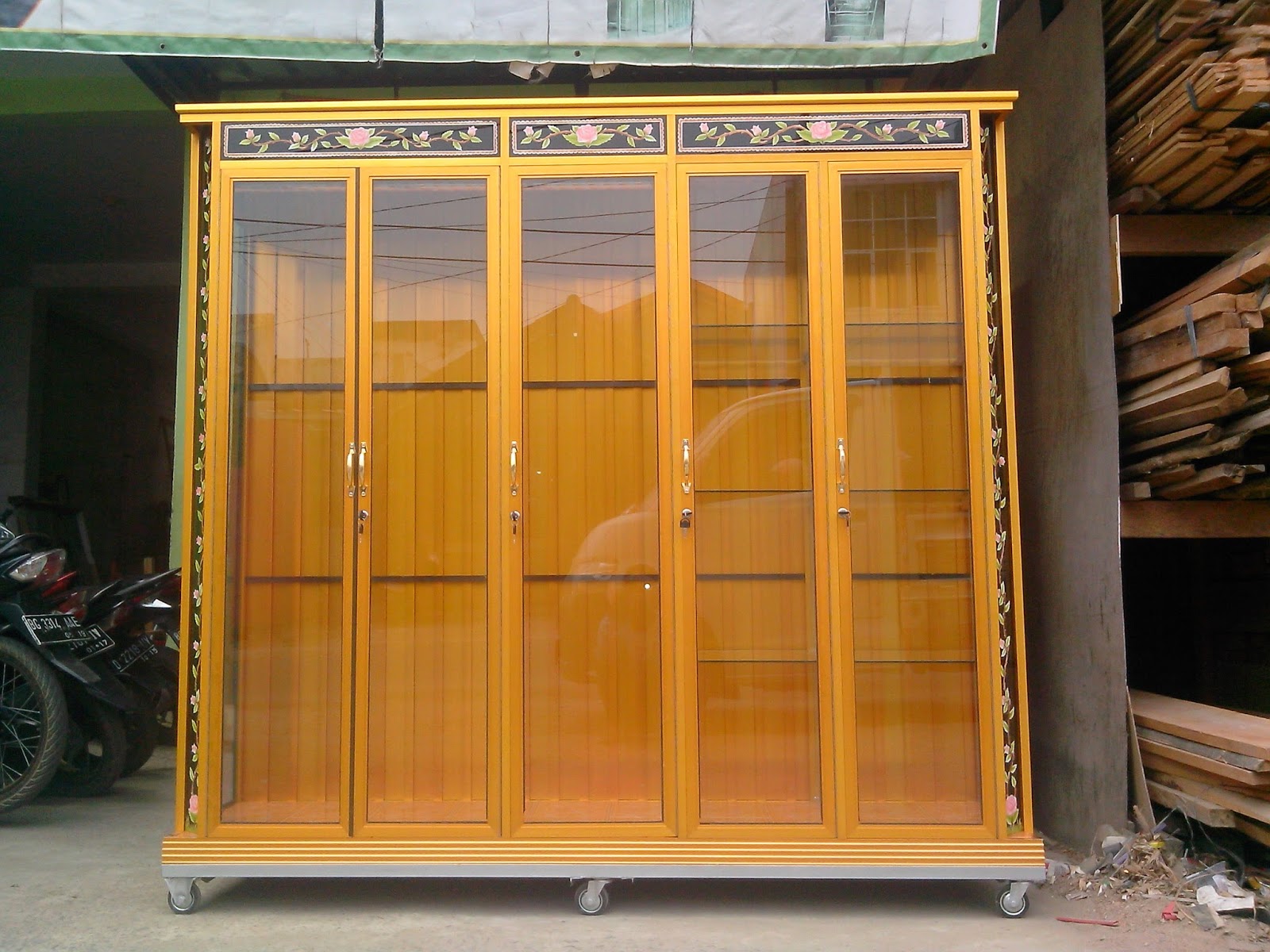 Lemari Pakain 5 Pintu Gold AWW ALUMUNIUM