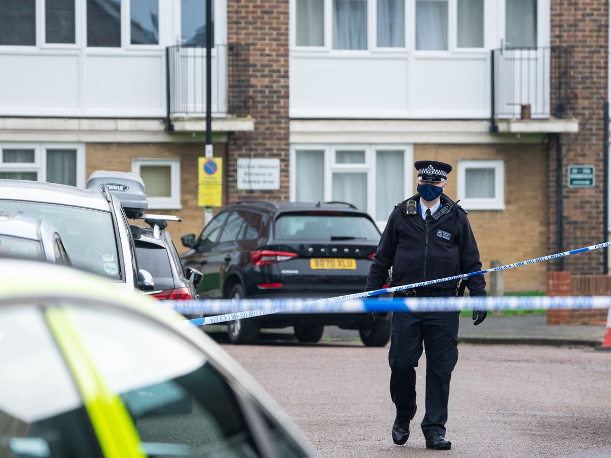 London Police begin investigations after a series of 9 stabbings in the city