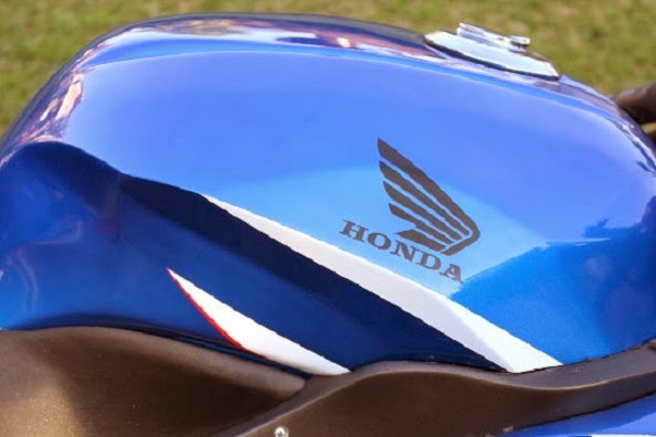 Modifikasi Honda Megapro Bergaya SuperBike tangki