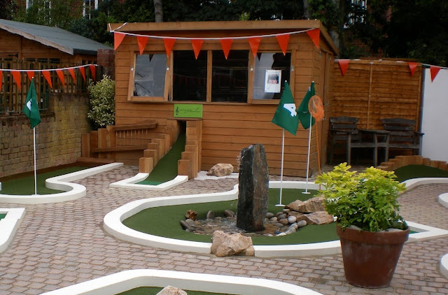 Garden Minigolf in East Finchley, London