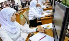 3.202.673 Siswa SLTA Se Indonesia Ikuti Ujian Nasional, 4.402 Sekolah  Mengikuti UN Berbasis Komputer